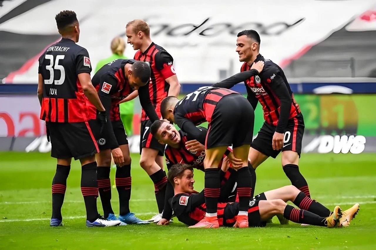 九游娱乐app重磅！今夜曼联手感冰凉国际比赛日埃因霍温备战欧联，国际米兰今夜止住颓势的简单介绍